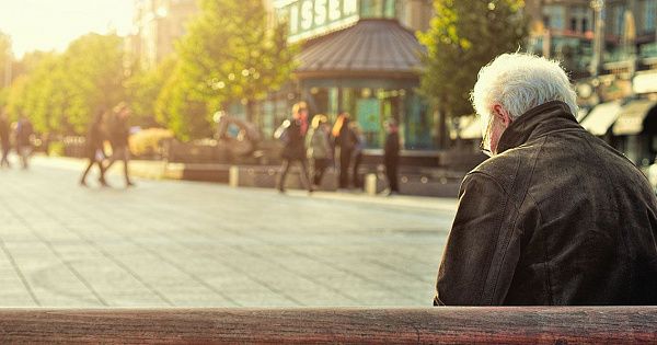 Боли в плече у пожилых людей: причины и лечение